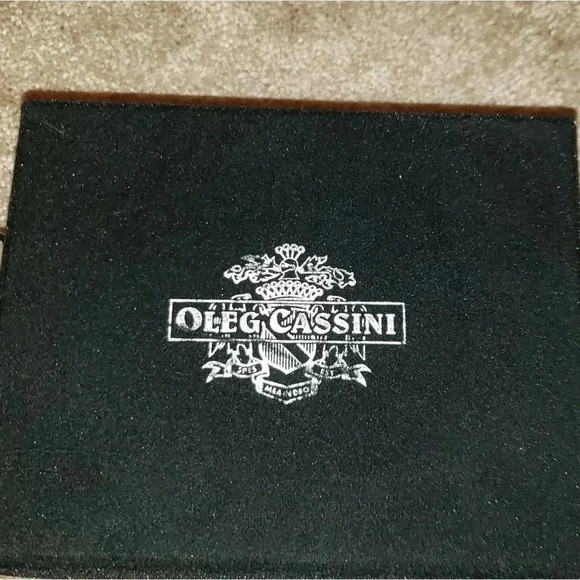 Oleg Cassini Candle Sticks‎ - Picture 1 of 3